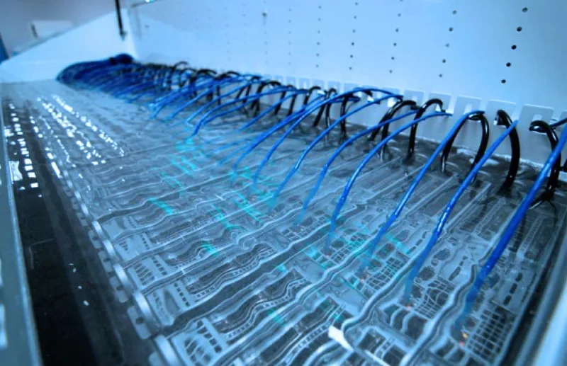 Immersion Cooling – Server in dielektrischer Kühlflüssigkeit